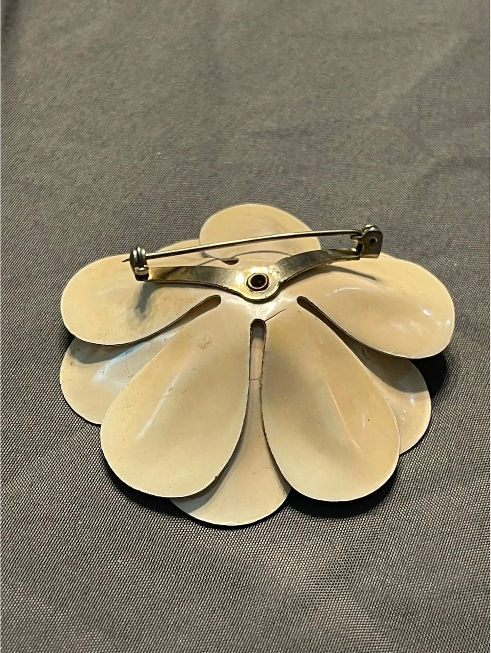 1970s Vintage Cream Flower enamel Brooch with Gold Tone Center